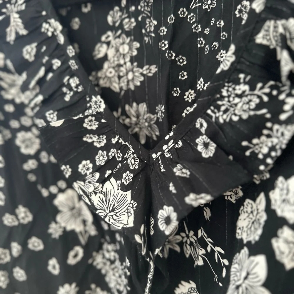 Walter Baker floral black and white blouse with cute tie sleeves - Picture 5 of 6